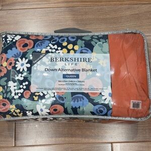 Berkshire Floral and Orange Down Alternative Blanket - NEW WITH TAGS